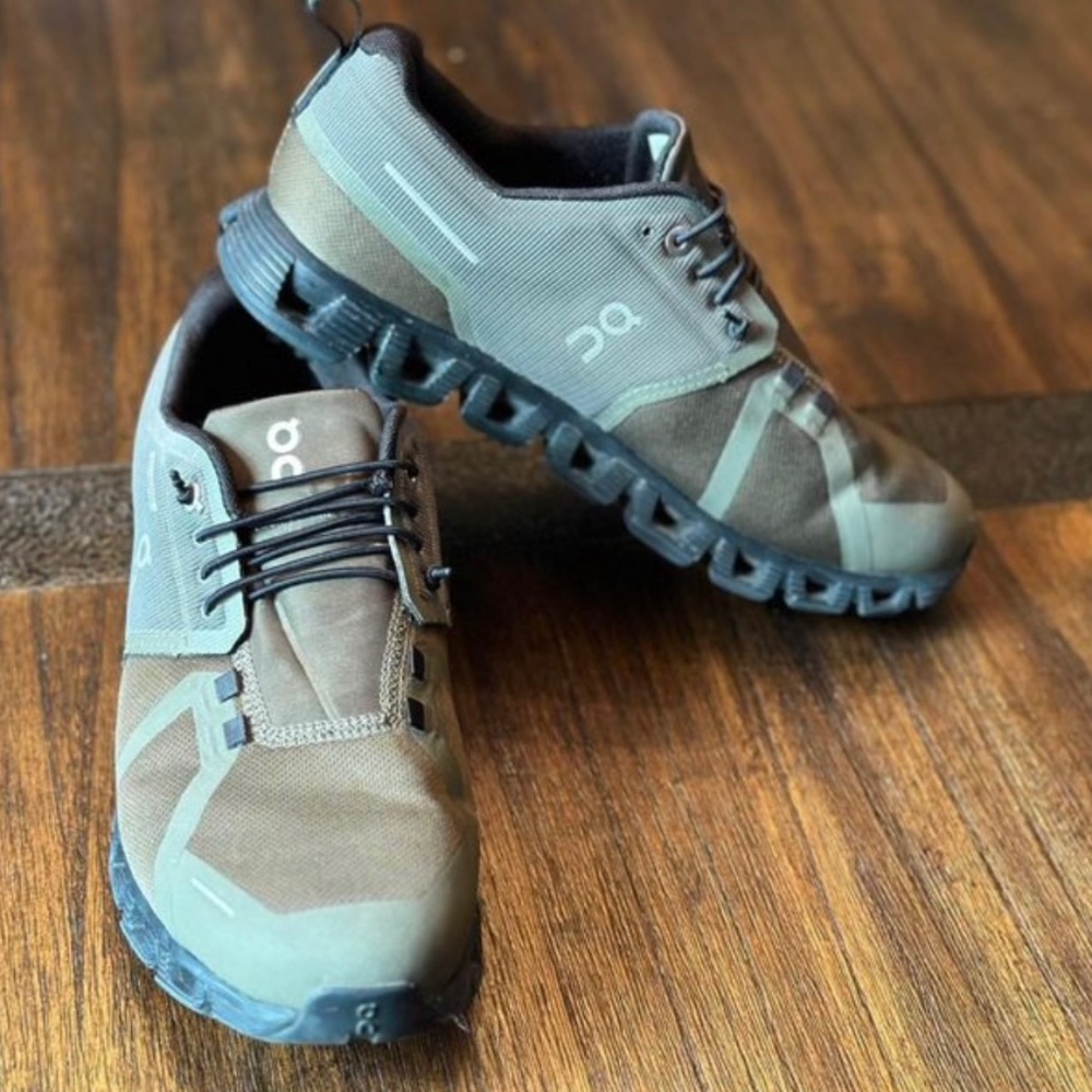 On Cloud Women’s Size 9 brand new